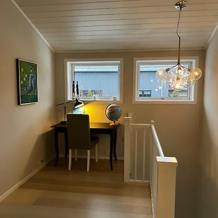 Flott Enebolig Med Kort Vei Til Sentrum Holiday home