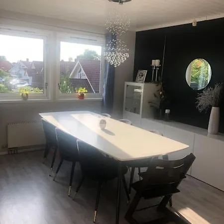 Trivelig Familievennlig Hus Med Inngjerdet Hage Holiday home *
