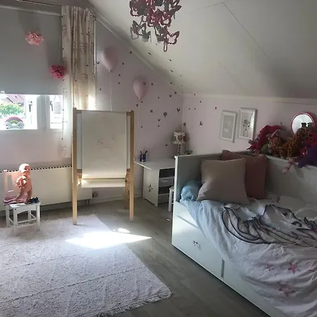 Trivelig Familievennlig Hus Med Inngjerdet Hage Holiday home Oslo
