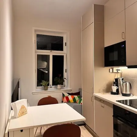 Apartment & Modern 2br Apt, 4min Subway To *