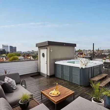 Penthouse In Apartment *