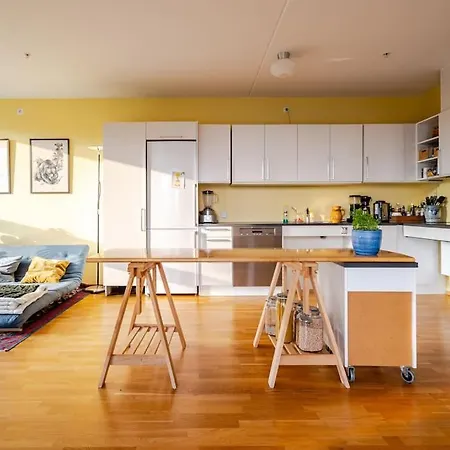 Accessible Corner With 3 Bedrooms, 2 Bathrooms, 2 Parkings And 3 Balconies * Oslo