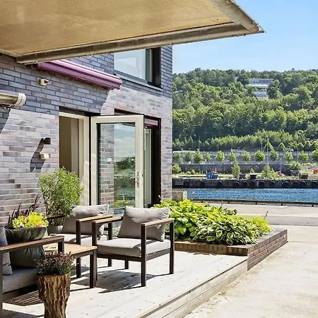 Waterfront Fjord View, Office, 2 Bedroom Lux Apt, Parking On-site