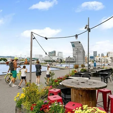 Waterfront Fjord View, Office, 2 Bedroom Lux Apt, Parking On-site