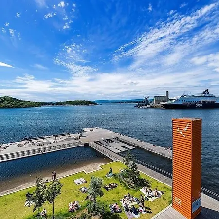 Waterfront Fjord View, Office, 2 Bedroom Lux Apt, Parking On-site