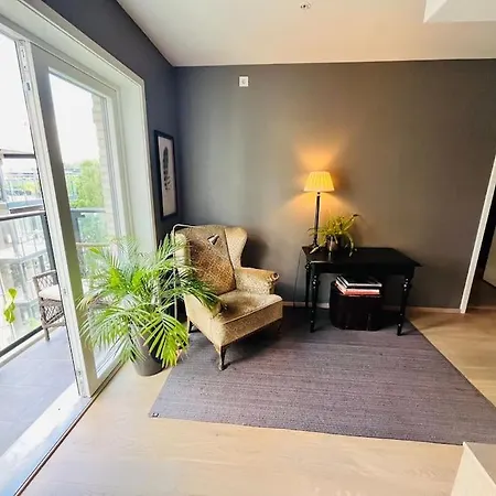 M&b Small Family - Close To Airport Express Station *