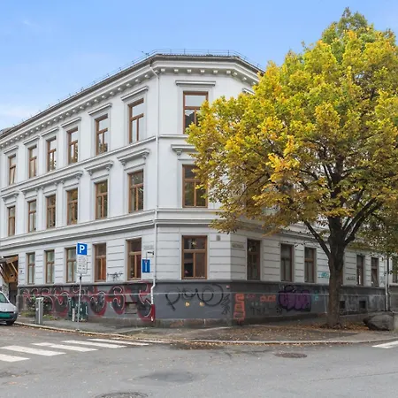 & Modern 2br Apt, 4min Subway To Apartment Oslo