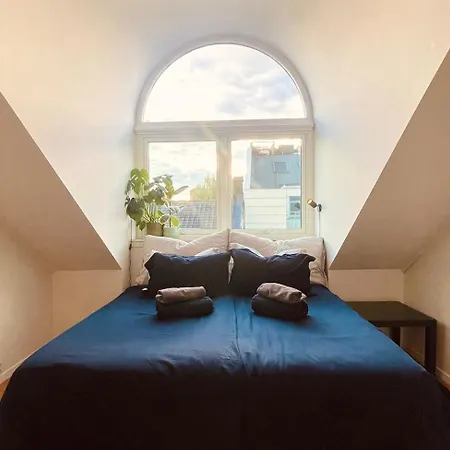 Penthouse Balcony,parking And 2 Bedrooms *