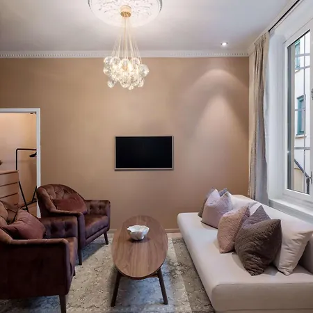 Dinbnb Enjoy A Stylish In The Heart Of The Apartment
