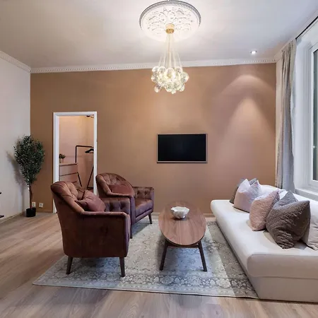 Dinbnb Enjoy A Stylish In The Heart Of The *