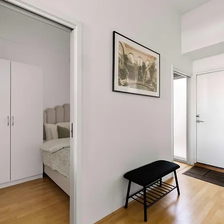 Dinbnb L Cozy Modern In - 1 Min To Tram Apartment