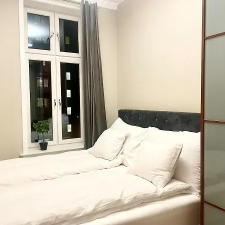 4 Bed Riverside アパート *