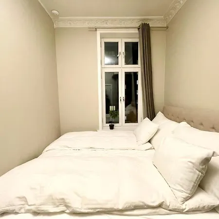 4 Bed Riverside アパート