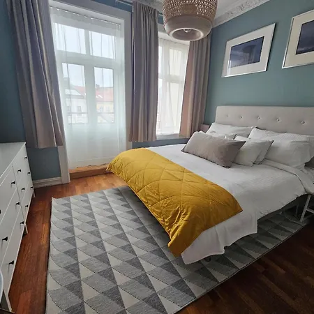 Super 2 Story Penthouse, 3 Bedroom 104m2 Apartment *
