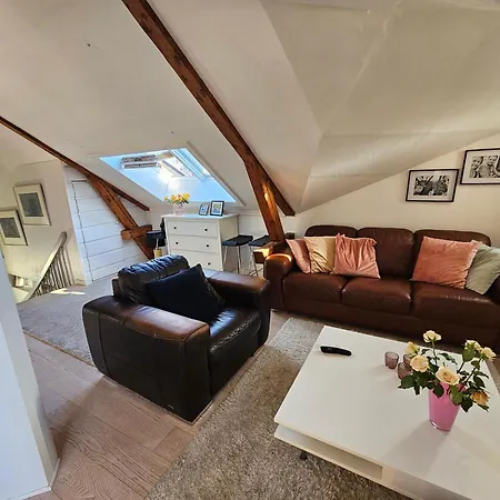 Super 2 Story Penthouse, 3 Bedroom 104m2 Apartment *
