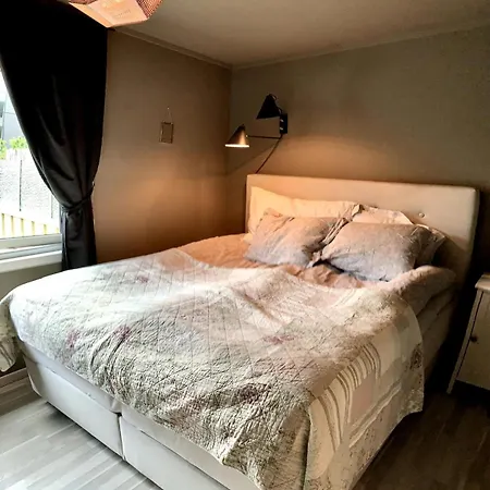شقة Charming Near The Woods With Parking