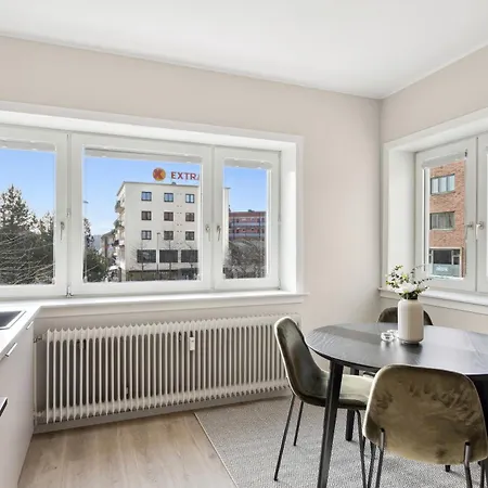 In Carl Berners Plass Appartement *