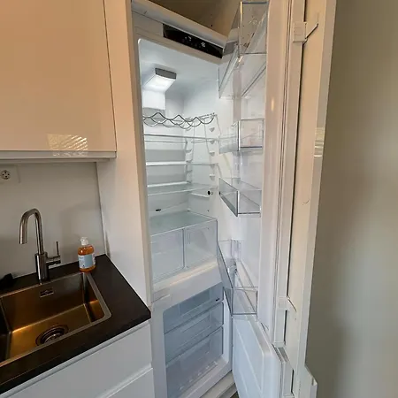 Apartment Lisas Apartment, Private New 1 Bedroom And 1 Living With Sofa Bed And Big Windows, Share With Nobody