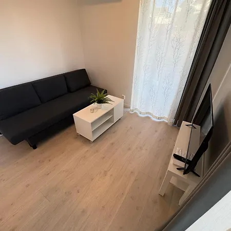 Apartment Lisas Apartment, Private New 1 Bedroom And 1 Living With Sofa Bed And Big Windows, Share With Nobody *