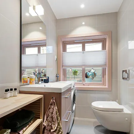 Dinbnb L 1 Min To Mathallen I Backyard I 24l7 Check-in * Oslo