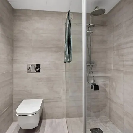Daire Modern 3 Bedroom - 4 Minute Walk From Metro - Floor Baclony View