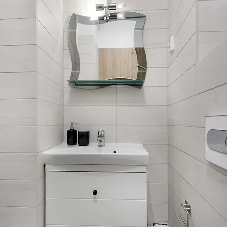 Dinbnb L Stylish - Fireplace & Balcony In