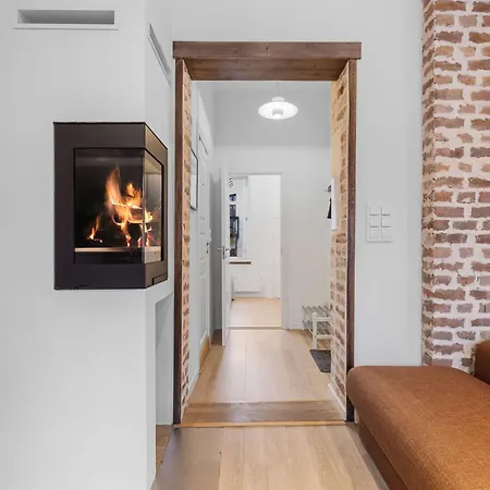 Dinbnb L Stylish - Fireplace & Balcony In Apartment