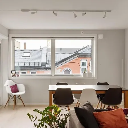 Apartment Dinbnb L 15min To C Station L Huge Social Space L Balcony *