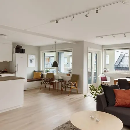 Dinbnb L 15min To C Station L Huge Social Space L Balcony *