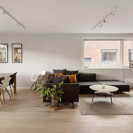 Dinbnb L 15min To C Station L Huge Social Space L Balcony Apartment