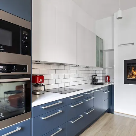 Dinbnb L Stylish - Fireplace & Balcony In Apartment *