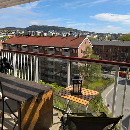 Spacious And Cozy Study With Balcony