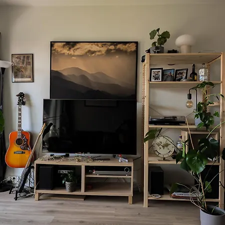 Spacious And Cozy Study With Balcony