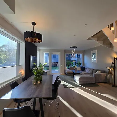 Exclusive Townhouse With Private Rooftop *