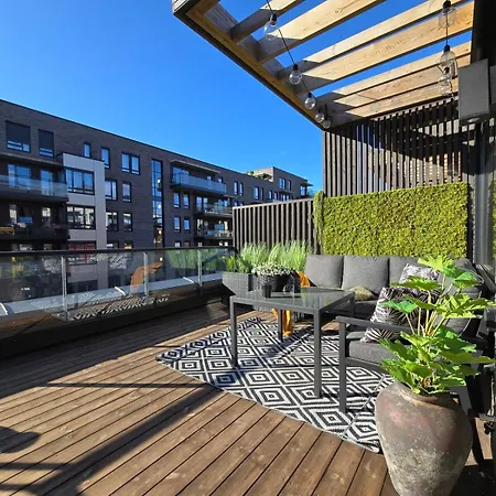 Exclusive Townhouse With Private Rooftop *