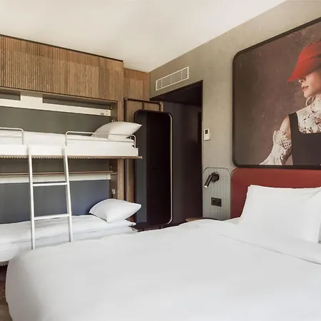 Radisson Red Centre Hotel 4*