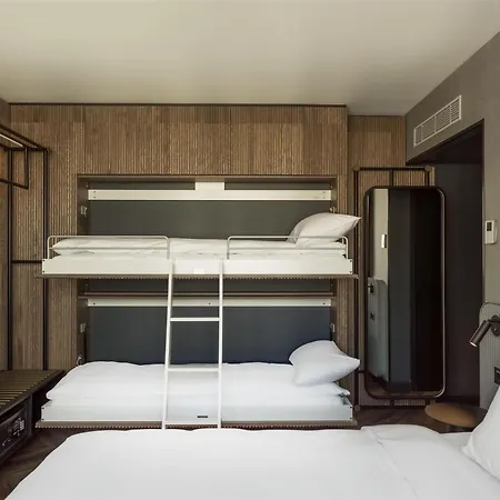 Radisson Red Centre 4*