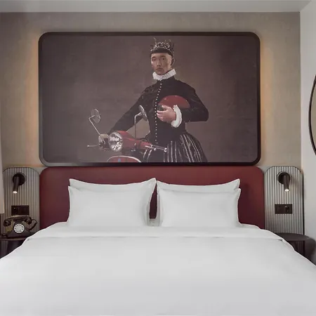 Radisson Red Centre Hotel 4*