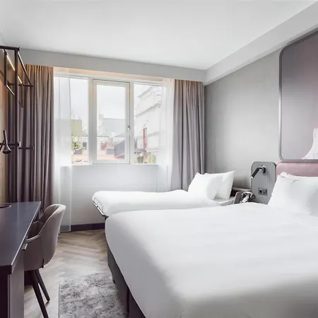 Radisson Red Centre Hotel 4*