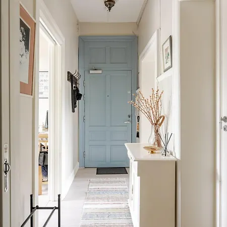 Classic With Balconies Apartment *