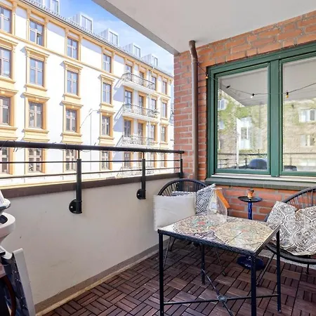 Fully Furnished With High Standard Apartment *