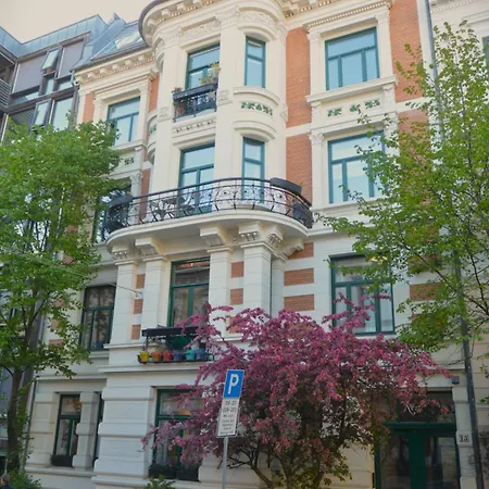 Elegant & Quiet In Historic House - Prime Location In West Apartment