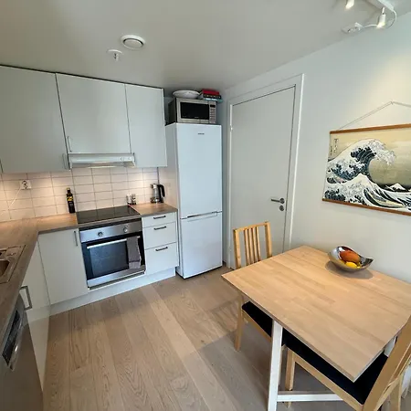 Modern & Cozy Near Center *