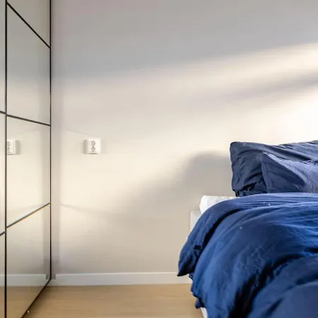 Staymate Apartment. 500m From The Royal Palace Apartment