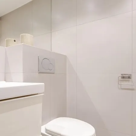 Staymate Apartment. 500m From The Royal Palace
