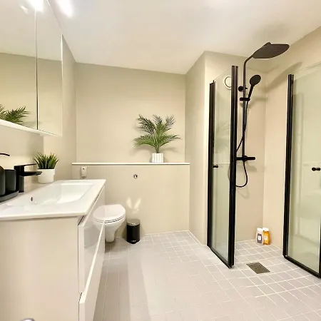 Renovated 2025, Lux