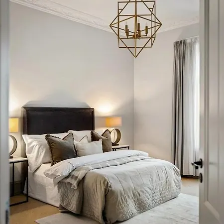 Apartment Elegant In Oslos Beautiful Street