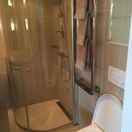 Modern 1 Bedroom With Balcony And View *