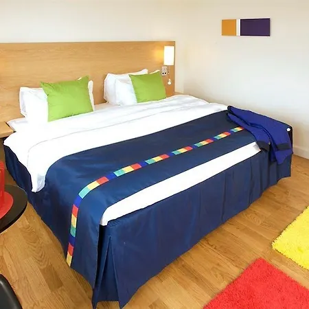 Radisson Red Centre Hotel 4*