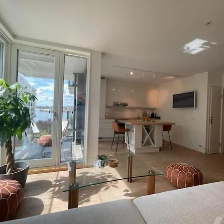 Lägenhet Exclusive Apartment, Sea View To Fjord, Located On Water In Center